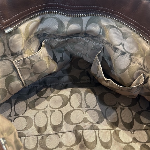 💜Beautiful Coach Shoulder Bag with zip top and side pockets💜 - Picture 8 of 9